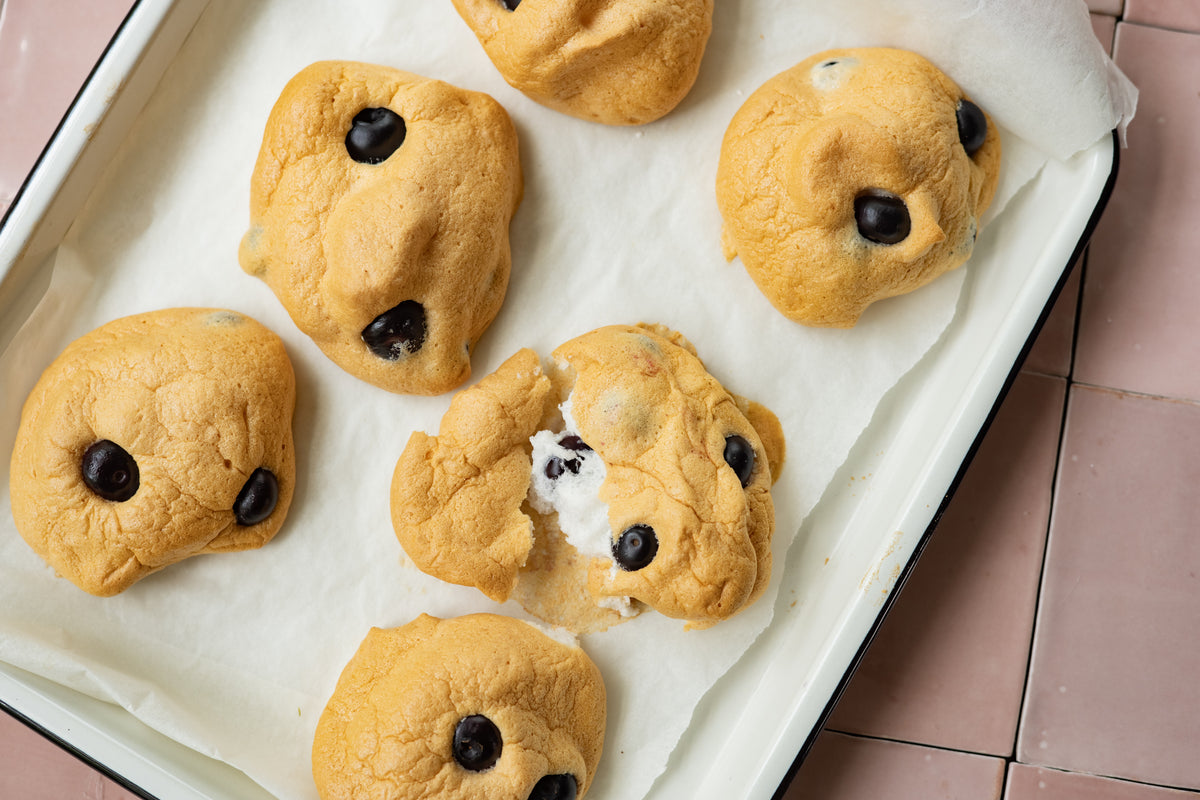 Luchtige ‘broodjes’ met bosbessen
