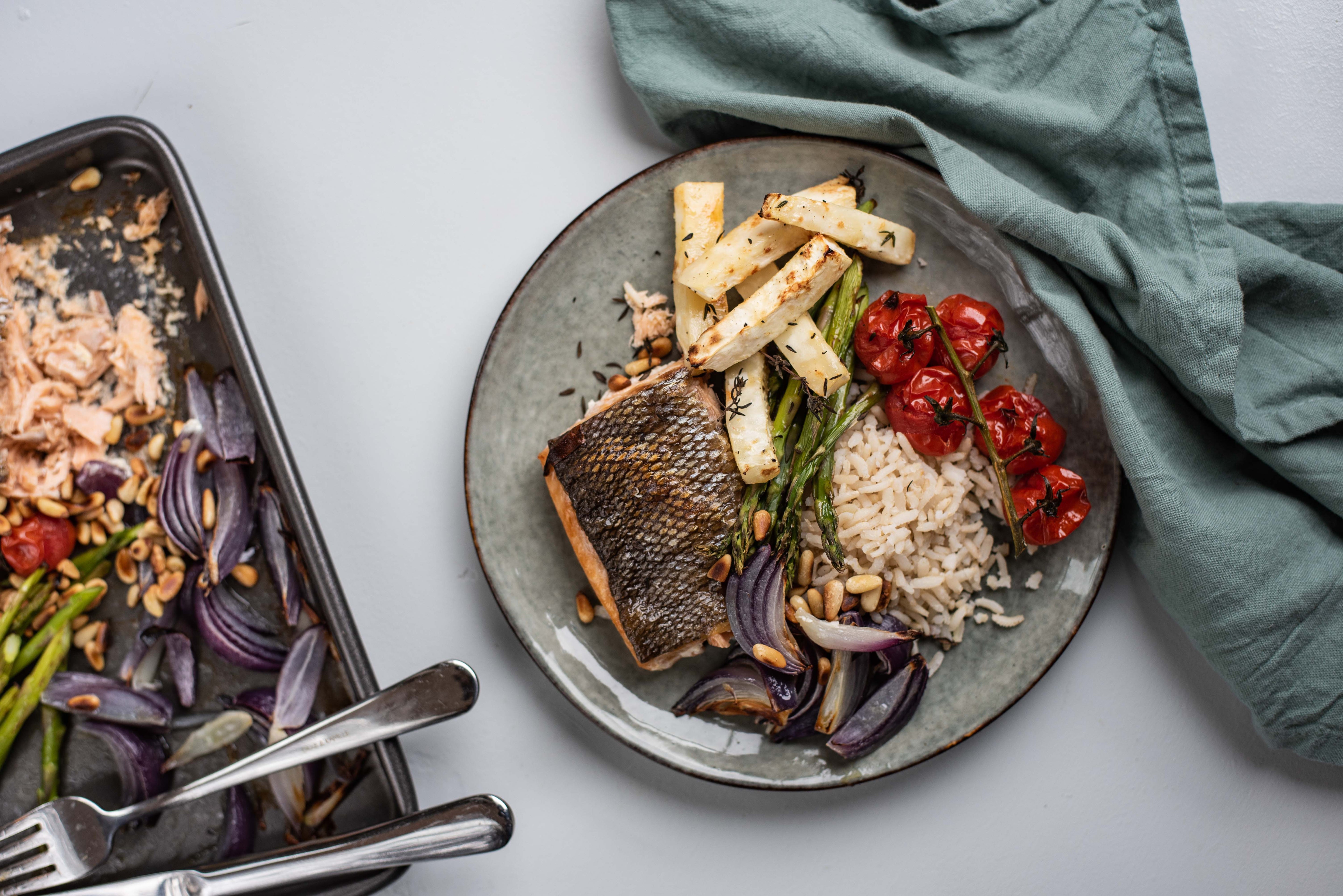 Traybake met zalm en groenten