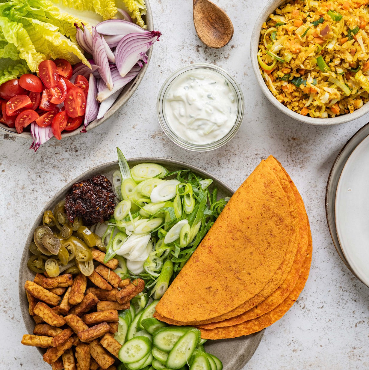 Nasi-burrito met tempeh en tzatziki