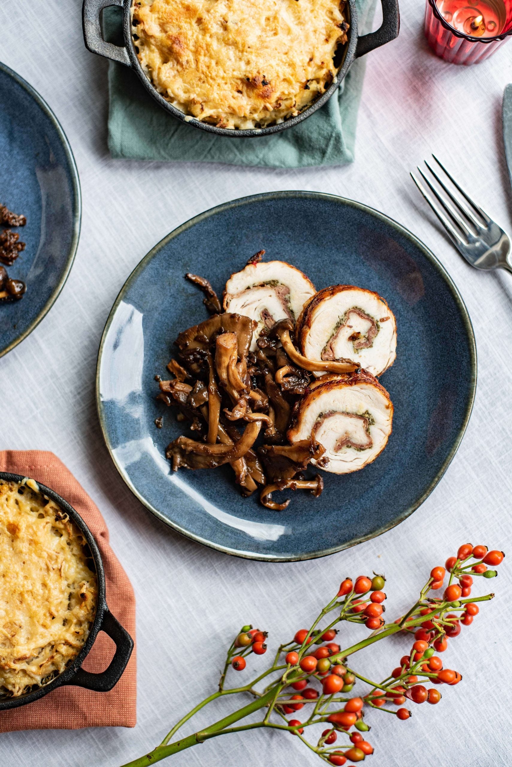 Kalkoenrollade met paddenstoelensaus en knolselderijtaartjes