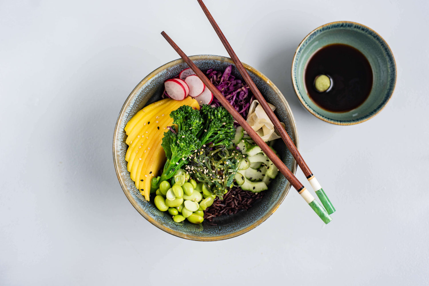 Sushi in een kommetje