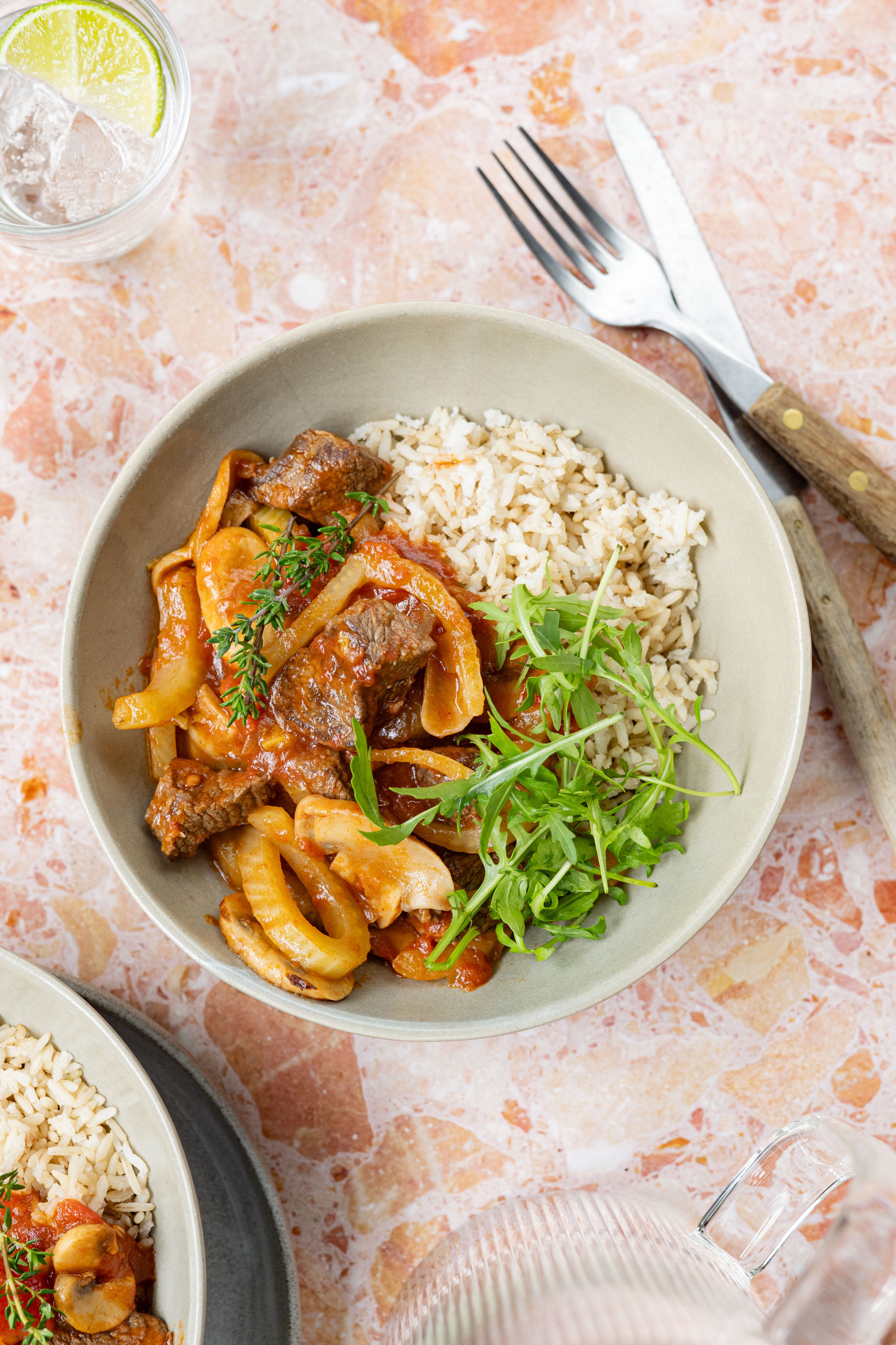 Stoofpotje van rundvlees, venkel, champignons, tomaat en tijm