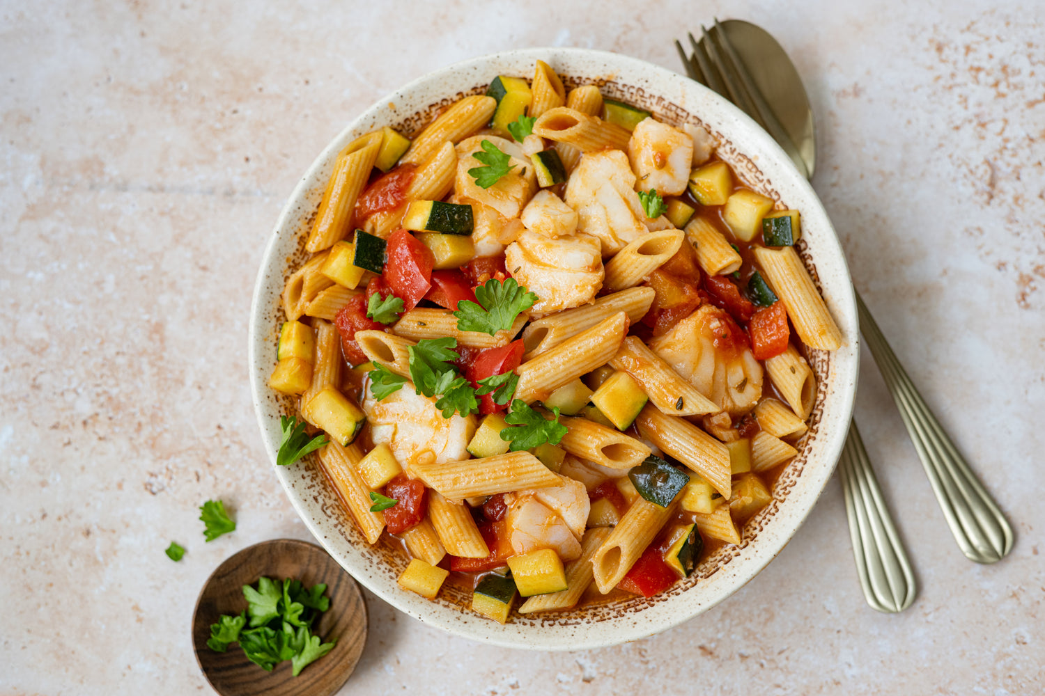 Zomerse visstoof met penne