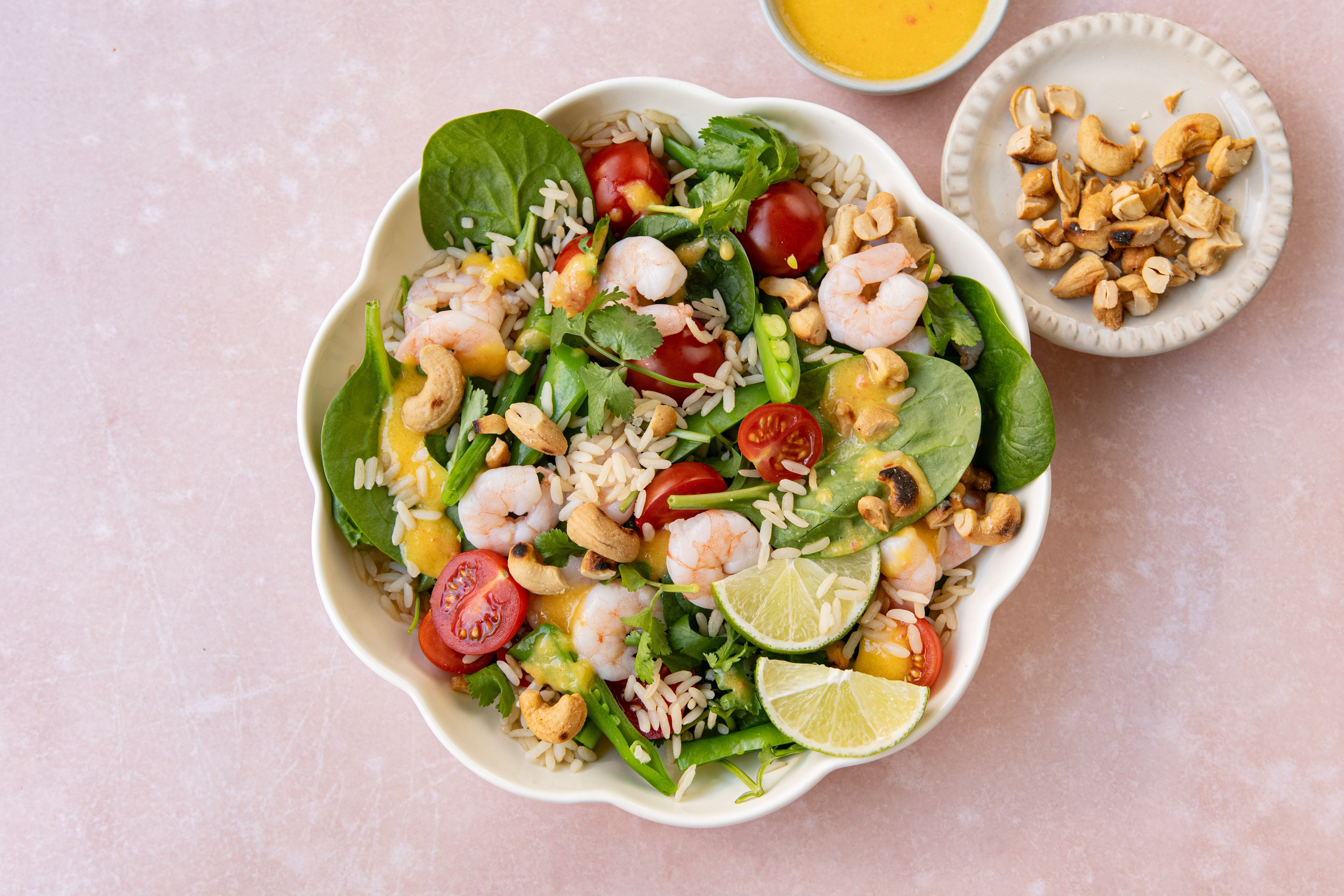 Rijstsalade met garnalen & mango-limoendressing