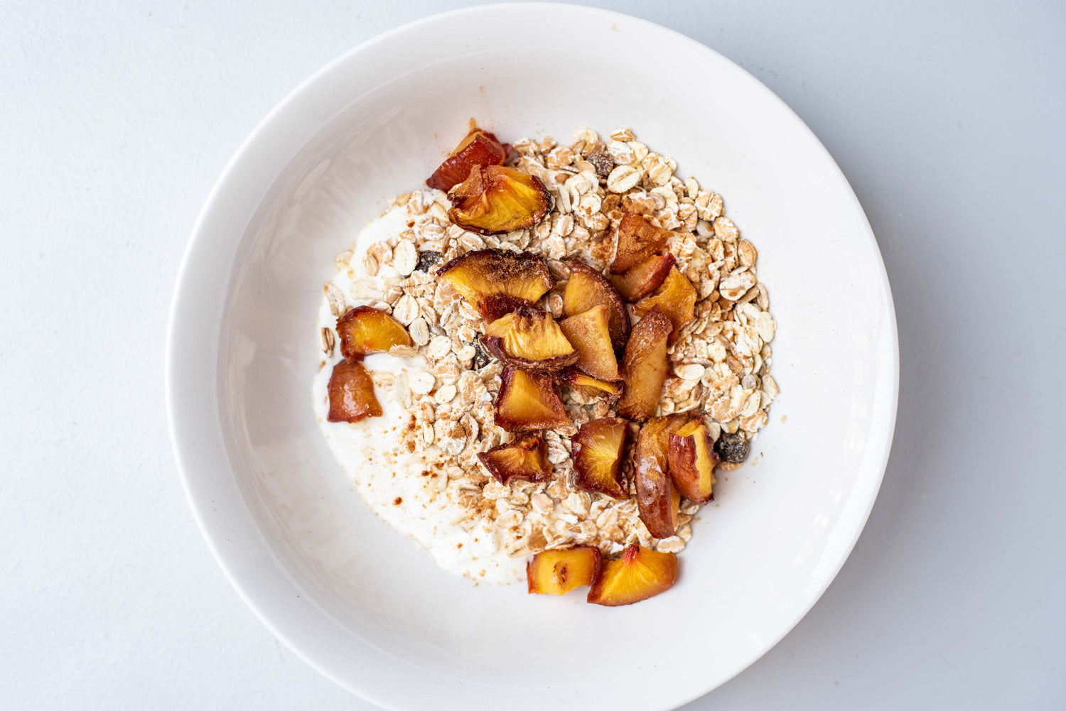 Griekse yoghurt met muesli en nectarine