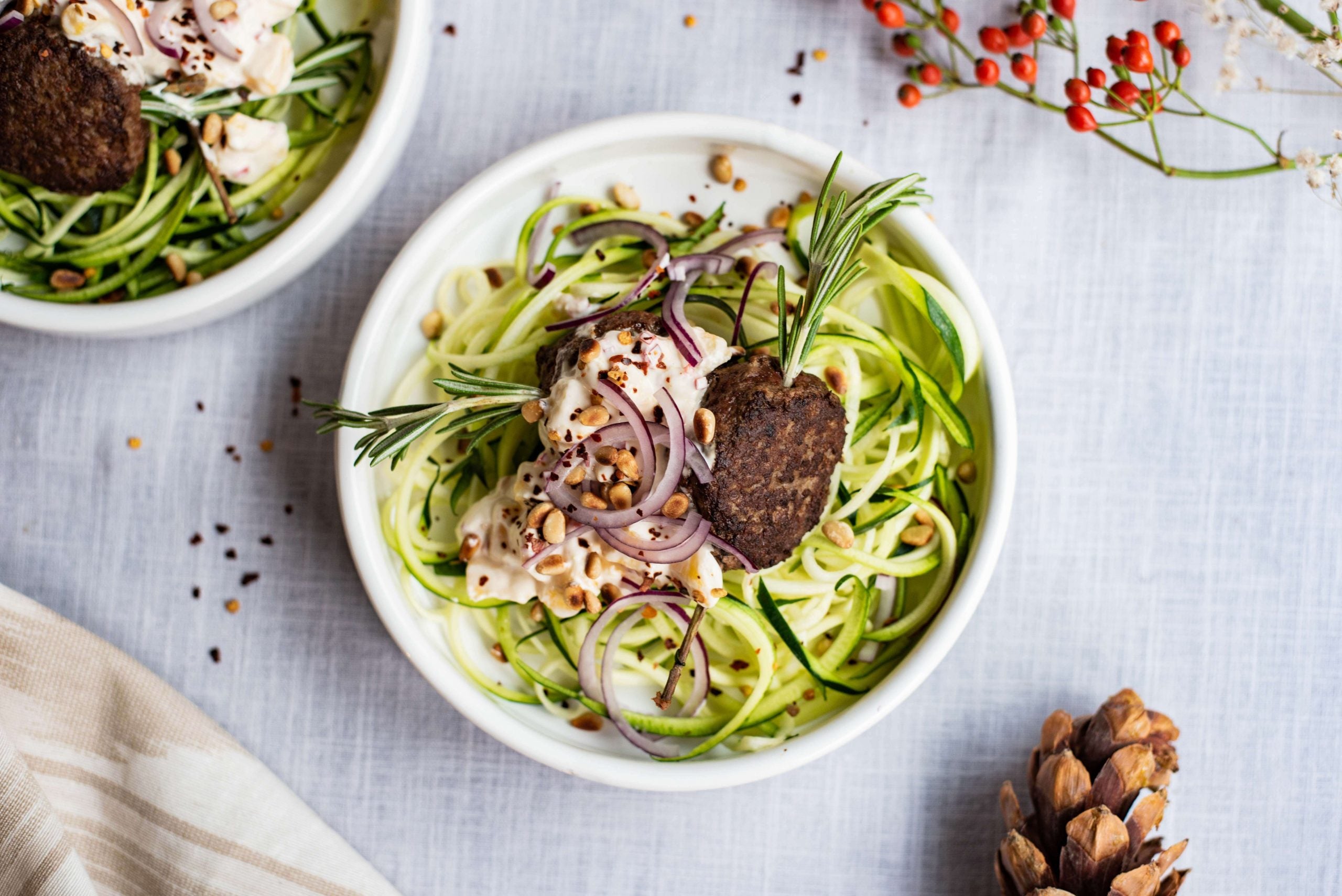 Gegrilde tartaarspiesjes met rozemarijn