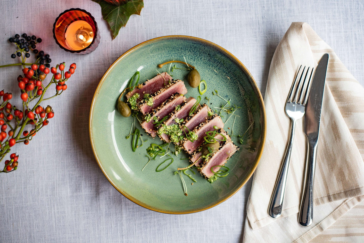 Tonijncarpaccio met rucolapesto en appelkappertjes