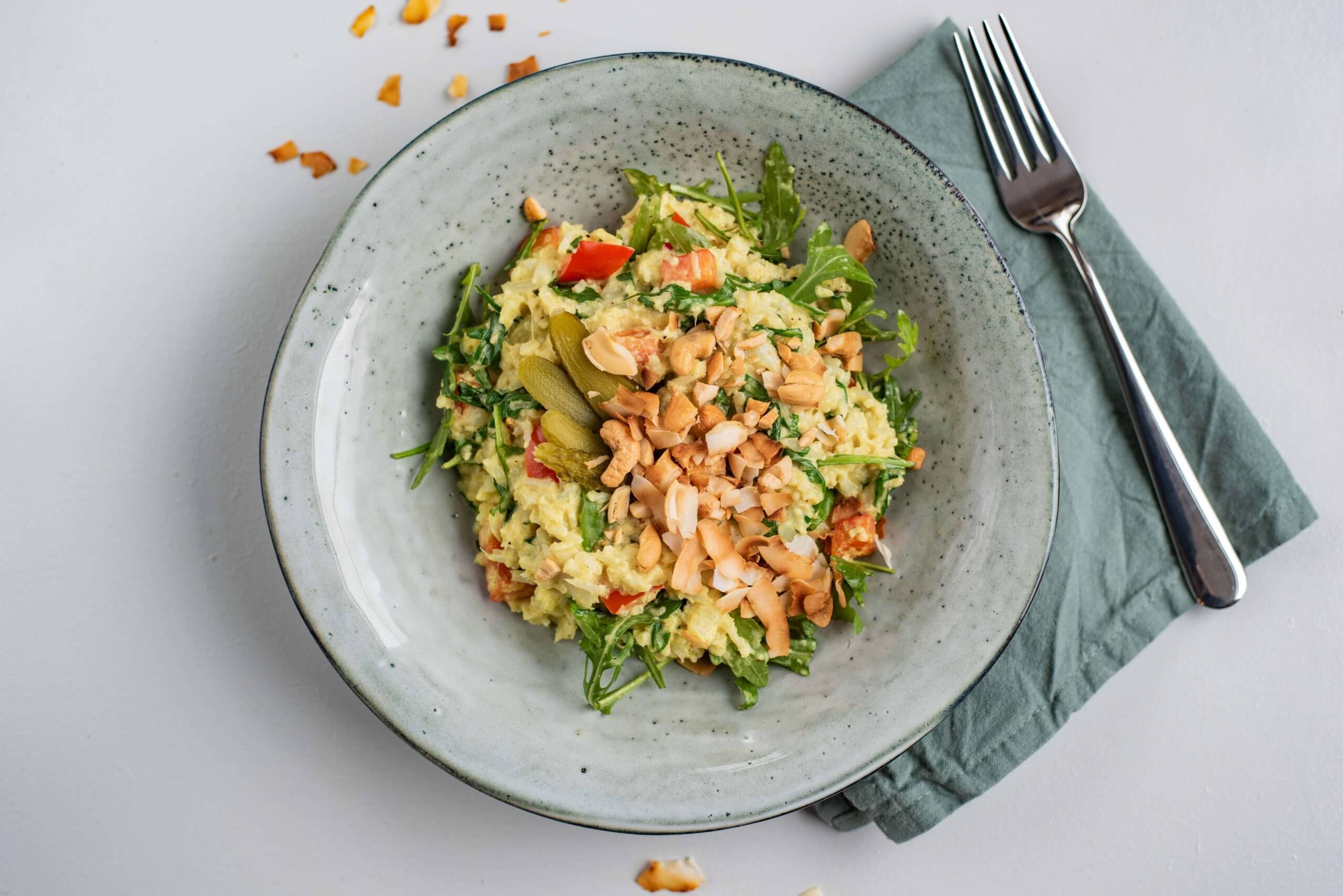 Bloemkool-rucolastamppot met geroosterde kokosvlokken